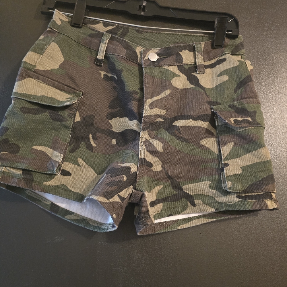 Camo Cargo Pocket Shorts - Olive & Brown
